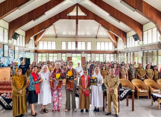 HKN ke-61, Wesly Diwakili Kadinkes Irma Suryani Buka Seminar Speech Delay