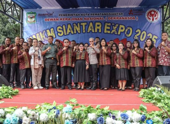 Wesly Buka UMKM Siantar Expo 2025, Dirangkai Pengukuhan Pengurus Dekranasda