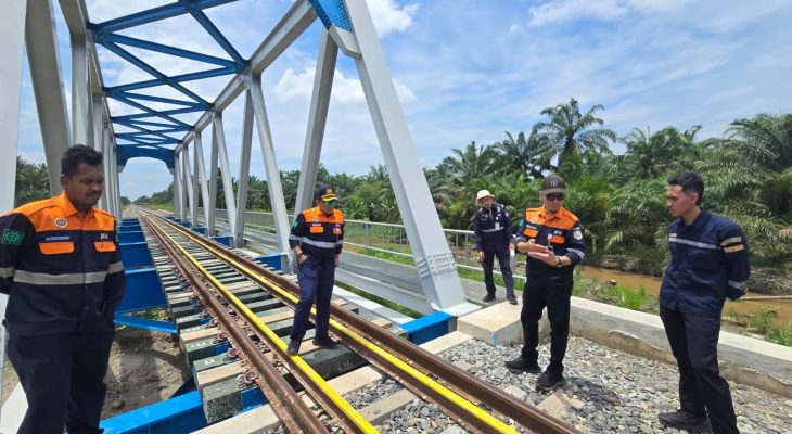 Siap Sambut Nataru, KAI Sumut Ganti Ribuan Bantalan Rel di Jembatan Kereta Api