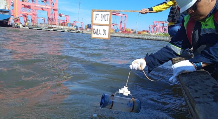 BNCT Perkuat Komitmen Lingkungan, Lakukan Pemantauan Kualitas Air Laut Bersama Surveyor Indonesia