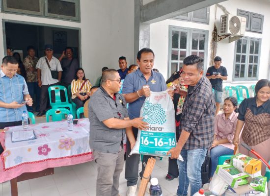 Wabup Nisel Serahkan Bantuan Bibit Tani Dan Alsintan Kepada 10 Kelompok Tani