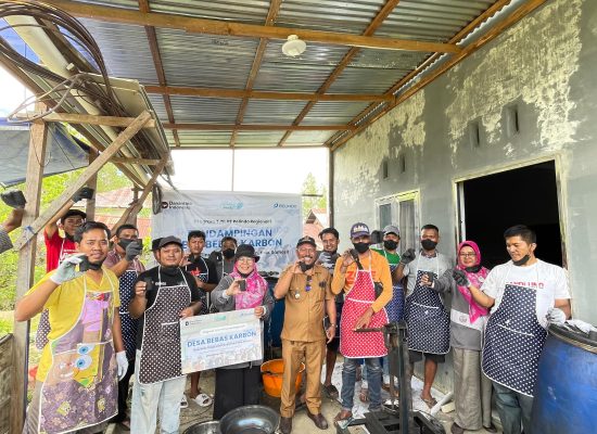 Pelindo Regional 1 Kucurkan Bantuan Mesin Penepung untuk Produksi Briket Ramah Lingkungan di Desa Huta Tinggi