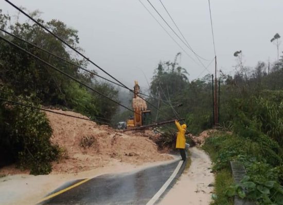 PLN Kerahkan Tim Siaga Pulihkan Listrik Terdampak Banjir dan Longsor di Tapteng–Sibolga
