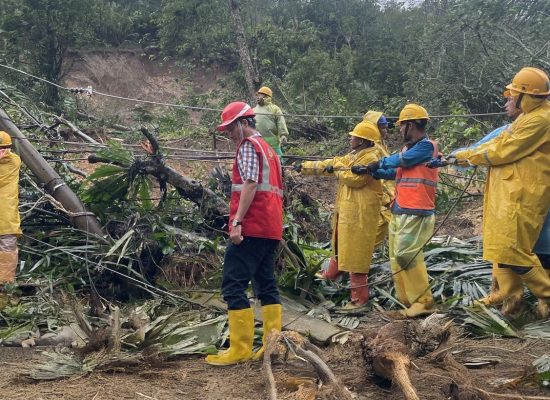 PLN UID Sumut Kerahkan 701 Personel Siaga Pulihkan Listrik di Wilayah Terdampak Banjir dan Longsor