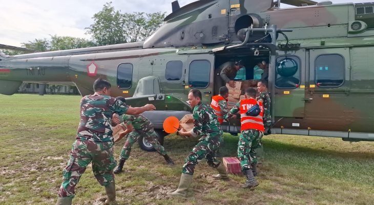 TNI AU Salurkan Dukungan Logistik untuk Warga Sibolga Terdampak Banjir dan Longsor