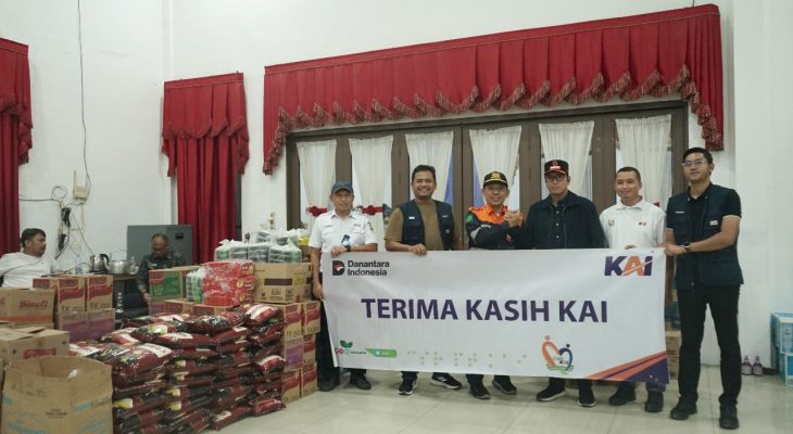 KAI Salurkan Bantuan Rp100 Juta untuk Korban Banjir di Medan dan Aceh