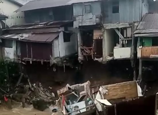 Longsor di Jalan Multatuli, Tiga Rumah Rusak Parah, Warga: Belum ada bantuan datang dari pemerintah