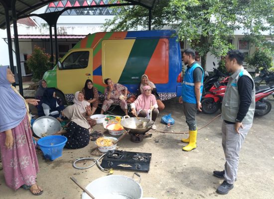 PLN UID Sumut Salurkan Ratusan Paket Sembako dan Peralatan Dapur Umum untuk Korban Banjir dan Longsor