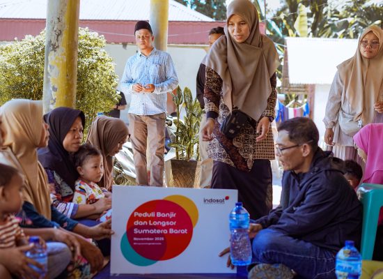 Peduli Sesama, Indosat Bantu Ribuan Warga Terdampak Banjir dan Longsor di Padang Pariaman