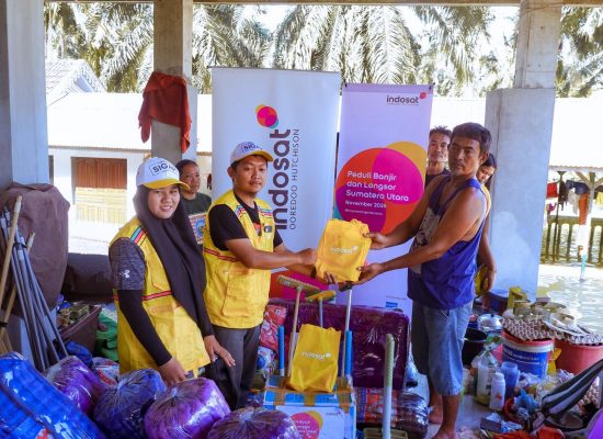 Lewat Program Indosat SIGAP, Bantuan Kemanusiaan Digulirkan untuk Warga Terdampak Banjir Langkat