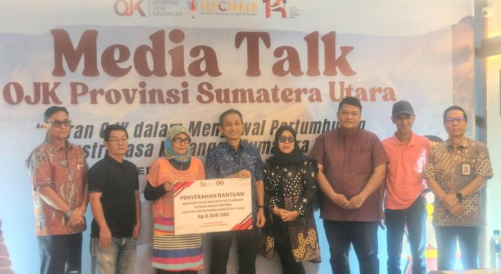 Peduli Insan Pers, OJK Sumut Salurkan Bantuan untuk Wartawan Korban Banjir