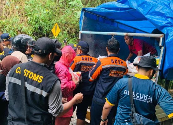 Relawan Bea Cukai Peduli Salurkan Bantuan untuk Korban Banjir di Lhokseumawe hingga Bener Meriah