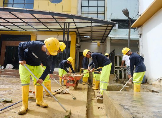 Direksi PLN Tinjau Fasilitas Publik Terdampak Banjir di Aceh, Pastikan Instalasi Listrik Aman