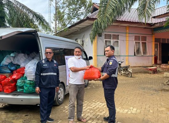 KAI Divre I Sumut Salurkan Ratusan Paket Sembako untuk Korban Banjir Aceh Tamiang dan Langsa