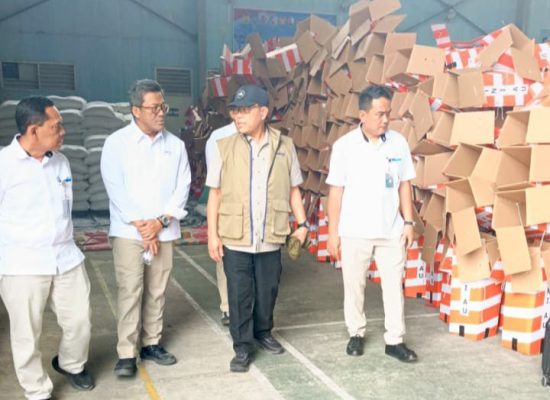 Wakil Dirut Bulog Tinjau Stok Beras Bantuan di Lanud Soewondo Medan