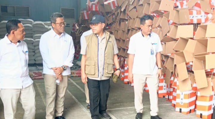 Wakil Dirut Bulog Tinjau Stok Beras Bantuan di Lanud Soewondo Medan