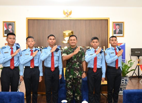 Tanamkan Nilai Kepemimpinan, Pangkosek I Terima Kunjungan Siswa Taruna Nusantara