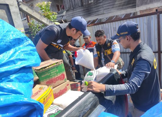 Terputus 25 Hari, Pegawai Bea Cukai Lhokseumawe Salurkan Bantuan ke Bener Meriah dan Takengon