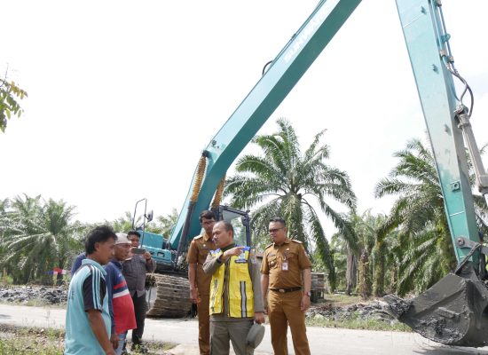 Wali Kota Tanjungbalai Tinjau Pengerukan Sungai Pasar Traktor, Tekankan Pencegahan Banjir