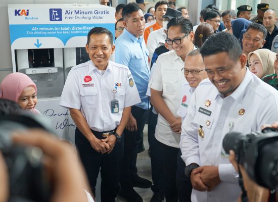 Tinjau Puncak Arus Mudik di Stasiun Medan, Gubernur Bobby Nasution Apresiasi Kesiagaan Pelayanan KAI