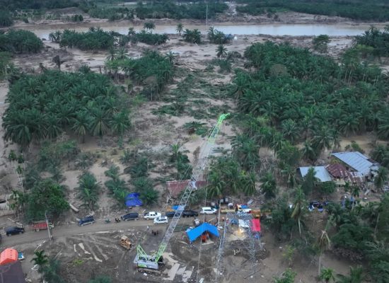 PLN Inovasikan Crane sebagai Tower Darurat, Listrik Aceh Kembali Terhubung Bertahap