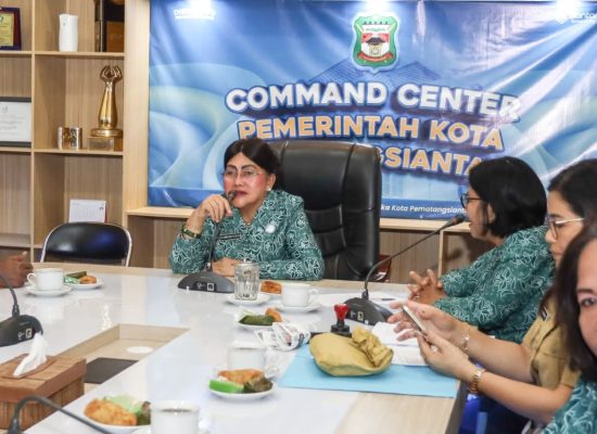 Ketua TP PKK Ny Liswati Silaturahmi dan Serahkan Bantuan ke TP PKK Sibolga untuk Korban Bencana