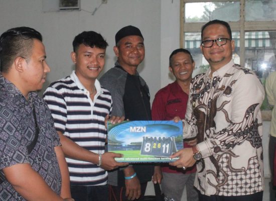 Pemko Tanjungbalai Serahkan Hibah Peralatan Olah Raga Ke Sejumlah Klub Voli, Sekolah dan Kelompok Masyarakat