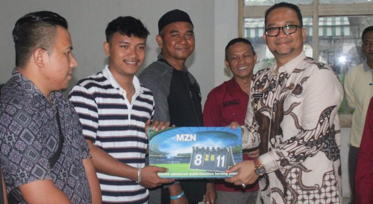 Pemko Tanjungbalai Serahkan Hibah Peralatan Olah Raga Ke Sejumlah Klub Voli, Sekolah dan Kelompok Masyarakat