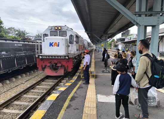 Hari Terakhir Angkutan Nataru 2025/2026, Ribuan Penumpang Penuhi Beberapa Stasiun Kereta Api di Sumut