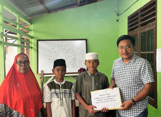 Madrasah Al-Yahdi Medan Salurkan Donasi untuk Literasi Al-Qur’an di Desa Sekumur