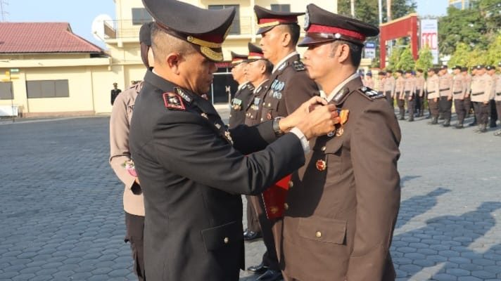 Berikan Pengabdian Terbaik, Personel Polres Tanjungbalai Terima Tanda Kehormatan Satyalancana