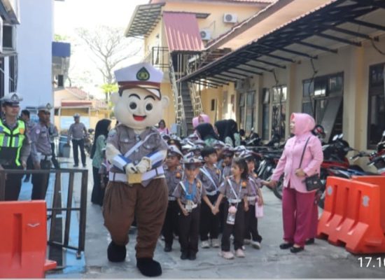 Sat Lantas Polres Tanjungbalai Sambut Kunjungan Polisi Sahabat Anak