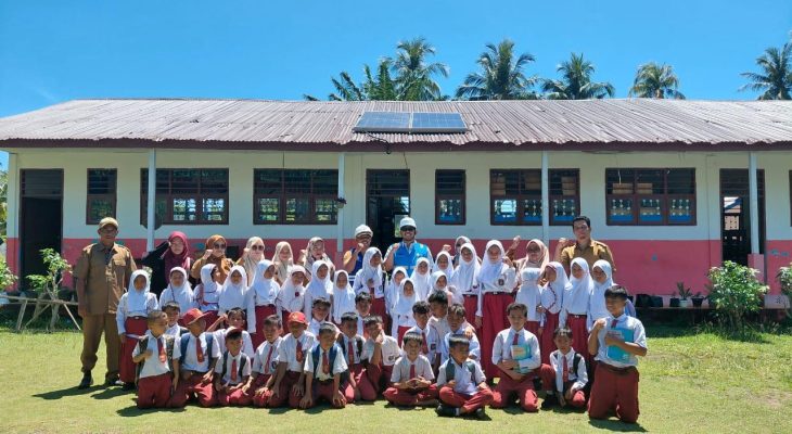 PLN Hadirkan Listrik Energi Surya di SD Negeri 339 Pulo Tamang, Dukung Pemerataan Pendidikan