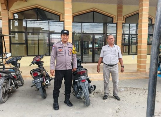 Cegah Curanmor di Lingkungan Masjid, Personel Polsek STR Gelar Pengamanan Sholat Zuhur