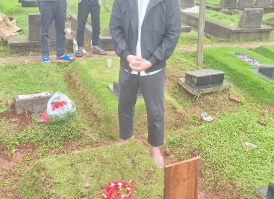 Tak Antar ke Pemakaman karena Umrah, Didi Riyadi Langsung Ziarah ke Makam Lucky Widja Setibanya di Tanah Air