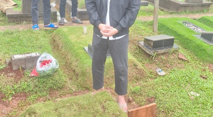 Tak Antar ke Pemakaman karena Umrah, Didi Riyadi Langsung Ziarah ke Makam Lucky Widja Setibanya di Tanah Air