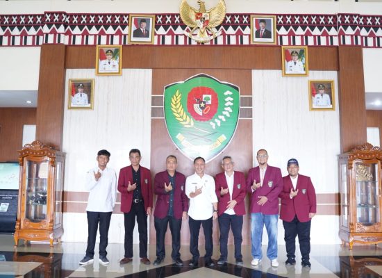 Yayasan Wakaf UISU Serahkan Bantuan Bencana Banjir untuk Masyarakat ke Pemkab Tapsel