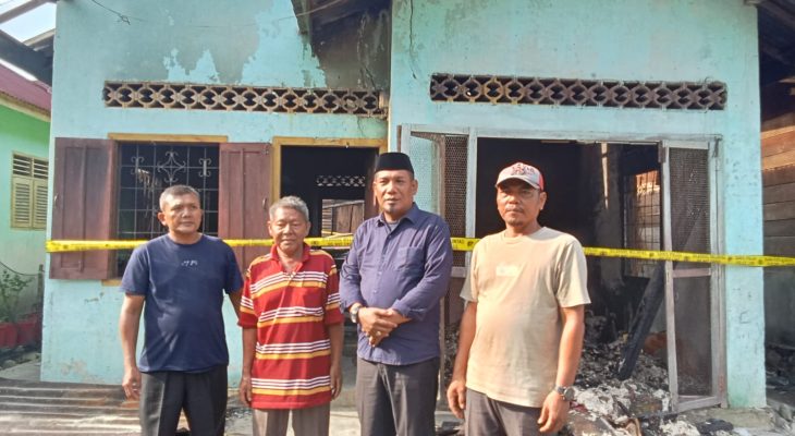 Gercep! Camat Panyabungan Utara Turun Langsung Tinjau Korban Kebakaran di Mompang Jae