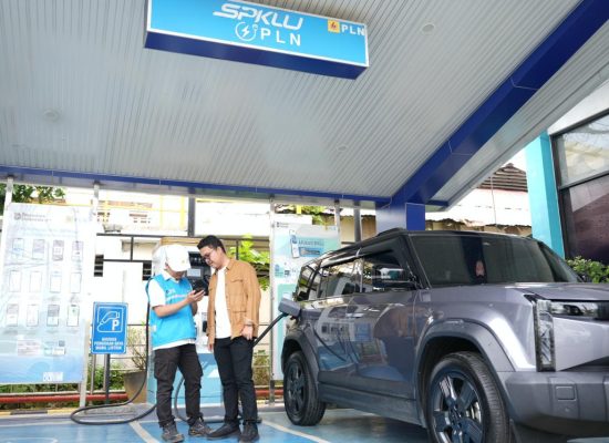 PLN Pastikan Layanan Pengisian Kendaraan Listrik Tetap Andal Saat Arus Balik Nataru 2025/2026
