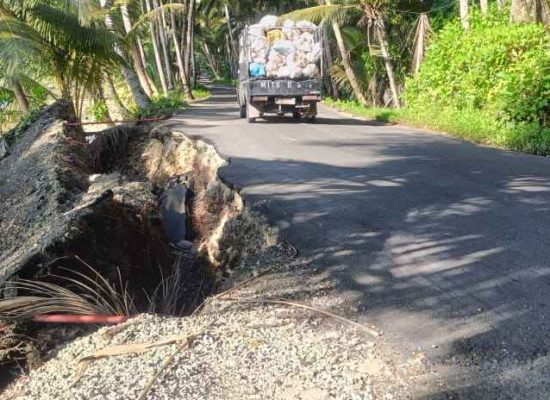 Butuh Perbaikan Serius, Ruas Jalan Nasional Telukdalam Menuju Gunungsitoli Rusak Parah