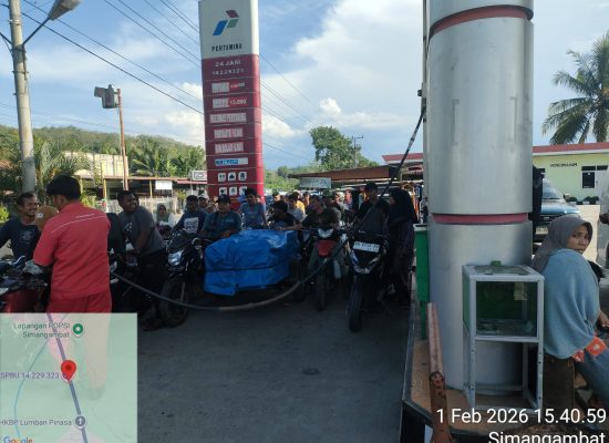 Antrean Kendaraan Mengular di SPBU Simangambat, Arus Lalu Lintas Terganggu