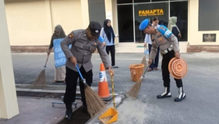 Tindak Lanjuti Instruksi Presiden Prabowo, Polres Tanjungbalai Gelar Kurve Kebersihan Mako