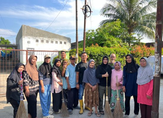 Lailatul Badri Bersama Kader PKB dan Panji Bangsa Gotong Royong Bersihkan Lingkungan di Medan Timur