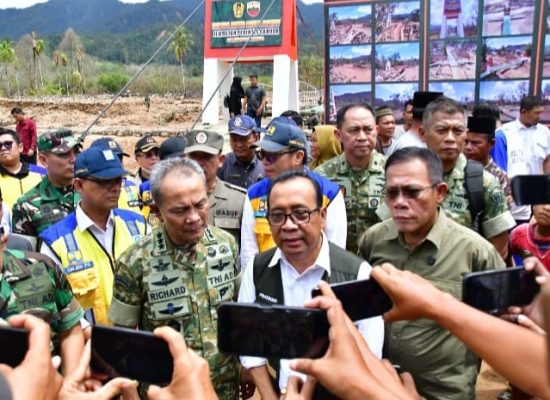 Menko PMK dan Kasum TNI Minta Percepatan Pemulihan Pascabanjir di Tapteng