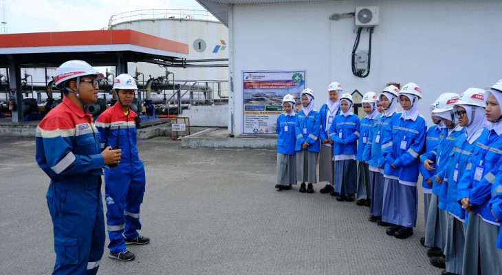 Pertamina Patra Niaga Regional Sumbagut Terima Kunjungan Edukatif Pesantren Darularafah Raya di Fuel Terminal Medan