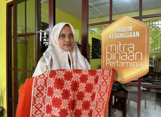 Bertumbuh Bersama Pertamina, Reihani Tenun Batik Batak Melayu Jadi Simbol UMKM Naik Kelas di Sumut