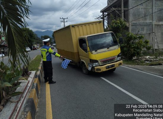 Aksi Cepat Kapos Lantas Siabu Tangani Kecelakaan Tunggal di Kelurahan Siabu