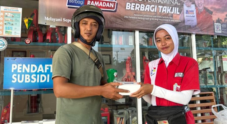 Momentum Ramadhan, Pertamina Patra Niaga Sumbagut Tebar Pelayanan dan Berbagi Takjil di SPBU