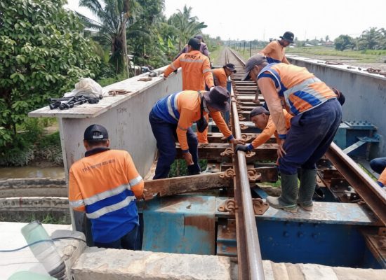 Jamin Keamanan Mudik 2026, KAI Divre I Sumut Tuntaskan Pemasangan 2.293 Bantalan Sintetis di 48 Jembatan