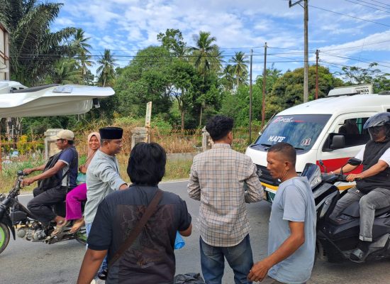 Jurnalis Korwasis Madina Gelar Aksi “Ramadan Berbagi”, Tebar Takjil di Siabu
